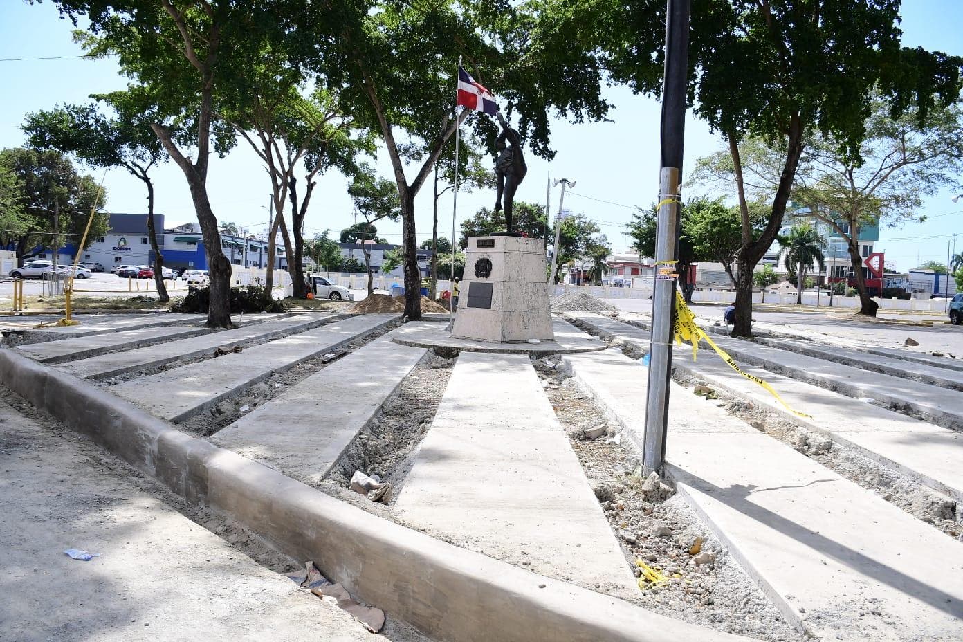 Rescatan plaza en la que está la estatua a Juan Marichal para Serie del Caribe