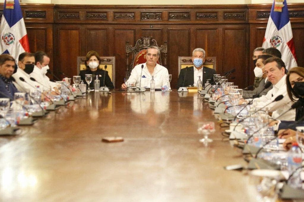 Presidente convoca reunión con ministros y gobernadoras