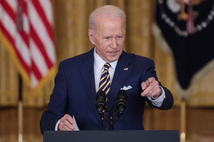 Biden llama “estúpido hijo de puta” a un periodista de Fox News