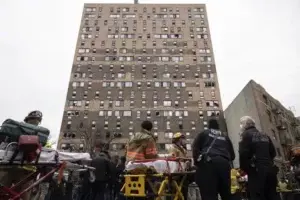 Incendio en el Bronx deja 19 muertos, incluyendo nueve niños