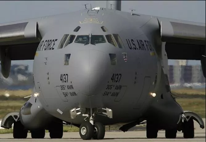 cinco-aviones-de-transporte-militar-de-eeuu-llegaron-a-ucrania-segun-rusia