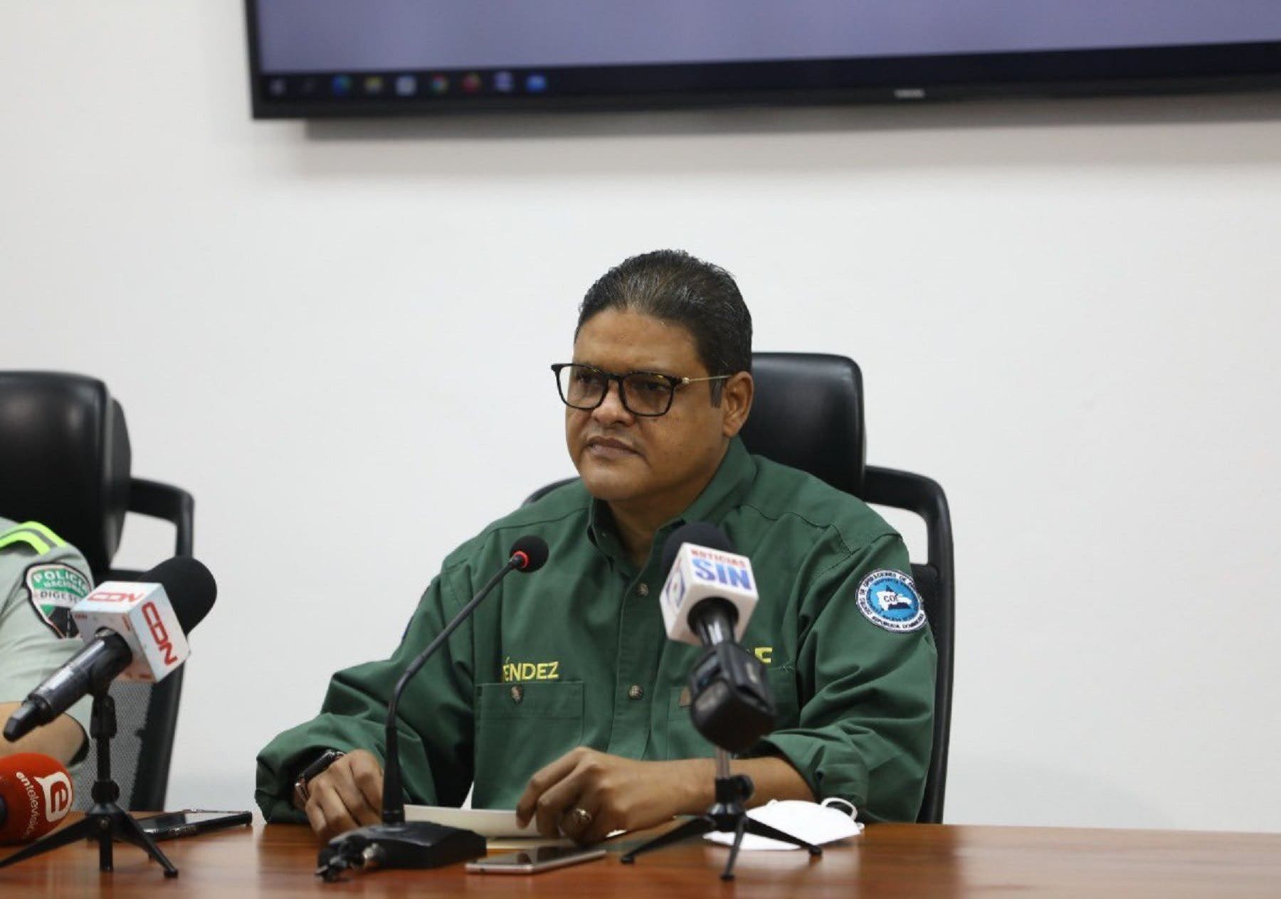 COE aumenta a 10 las provincias en alerta por vaguada y onda tropical