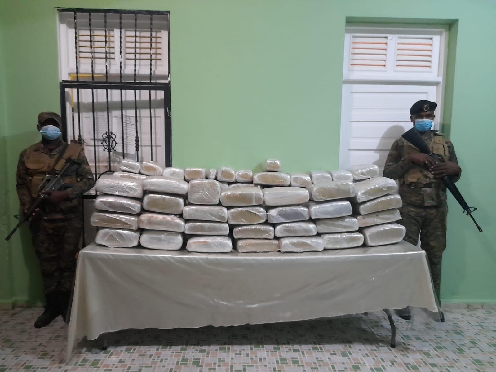 Decomisan 639 libras de marihuana en Las Matas de Farfán