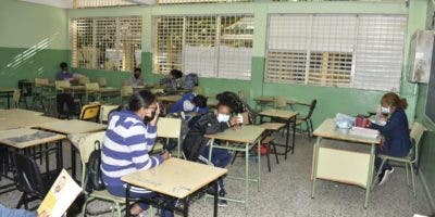 Educación ha recibido alrededor de 100 denuncias de acoso en escuelas en gestión de Ángel Hernández