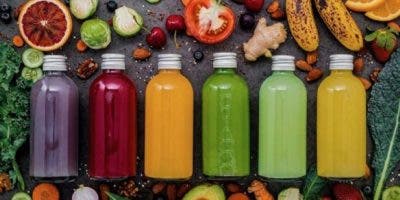 Tres ideas de jugos refrescantes estilo detox