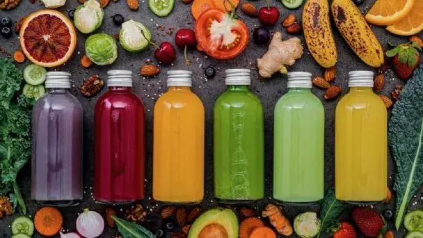 Tres ideas de jugos refrescantes estilo detox