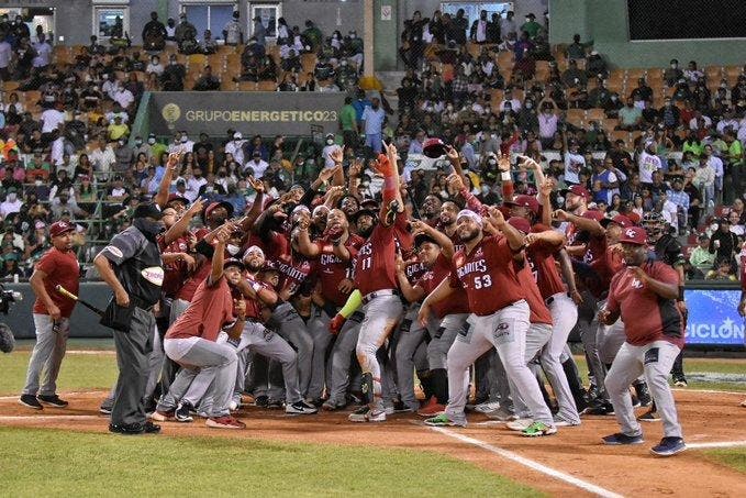 El poder de Ozuna da la corona del béisbol dominicano a los Gigantes del Cibao
