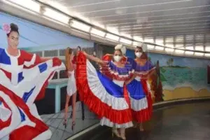 El arte dominicano llega en forma de mural al metro de Madrid