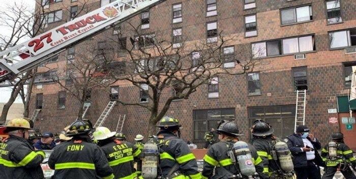 Incendio en un edificio de Nueva York deja más de medio centenar de heridos