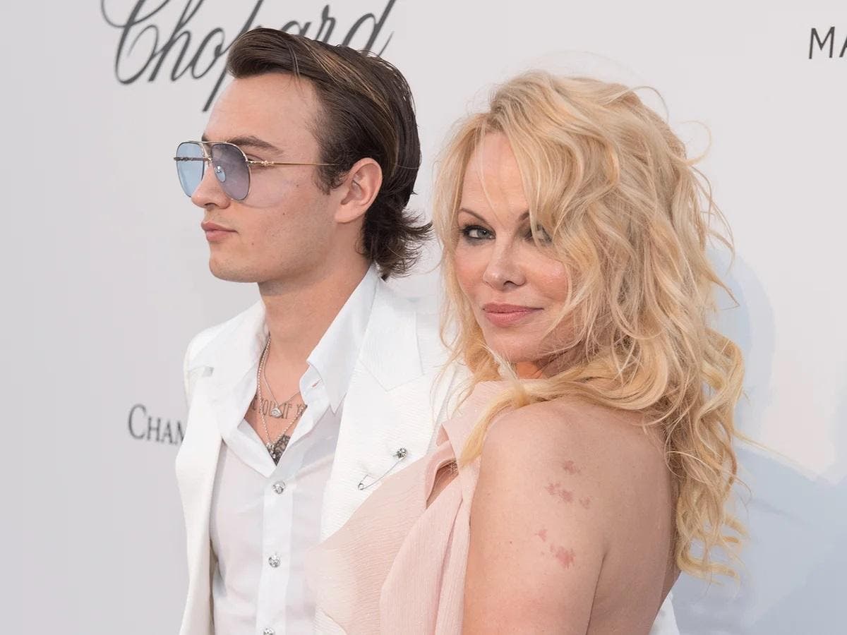 “Es un idiota”: Pamela Anderson se divorció por quinta vez tras un año casada con Dan Hayhurst