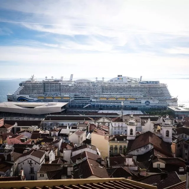 Crucero retenido en Lisboa por brote de covid cancela su recorrido