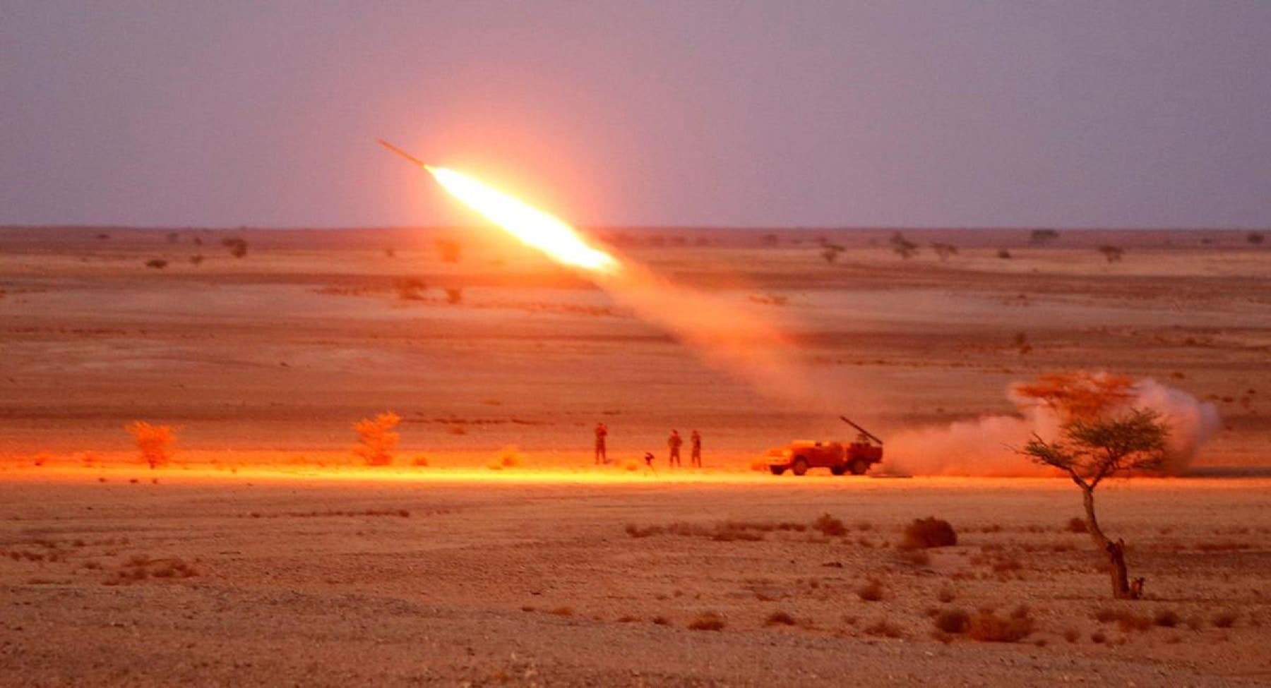 Emiratos Árabes Unidos intercepta dos misiles sobre Abu Dabi