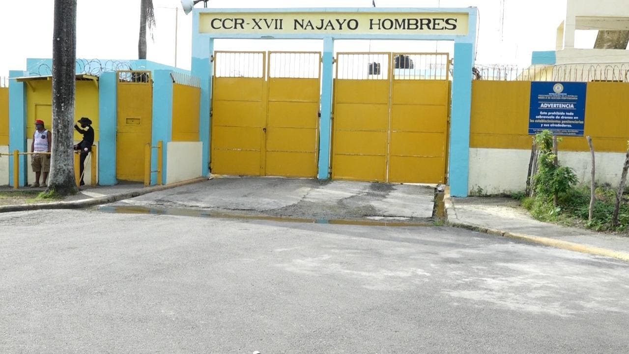 Dos agentes y varios reclusos resultan heridos en un incidente en cárcel de Najayo