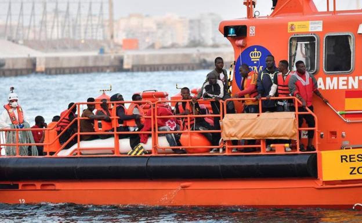 Tres muertos y 10 desaparecidos en un naufragio de migrantes en España