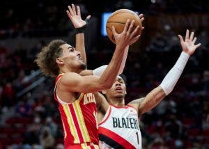 Blazers ganan a Hawks pese a récord de Young con 56 puntos