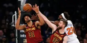 Suns, Bulls y Cavaliers sudan para ganar en un día de favoritos en aprietos