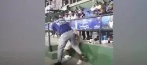 A trompadas se enfrentan seguridad y fanático en pleno juego en el Quisqueya 