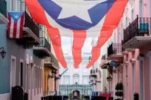 Cómo Puerto Rico pasó de ser un milagro económico a convertirse en el territorio con mayor deuda pública en historia de USA