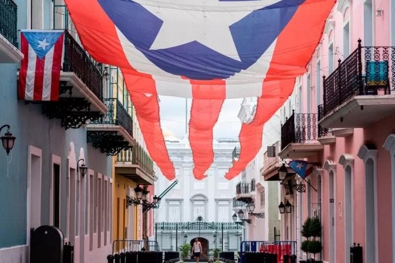 Cómo Puerto Rico pasó de ser un milagro económico a convertirse en el territorio con mayor deuda pública en historia de USA