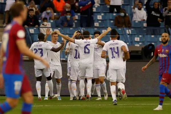 El Real Madrid impone su pegada para acceder a la final de la Supercopa