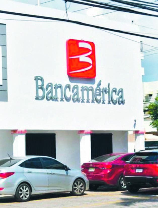 Clientes  preocupados por cierre Bancamérica