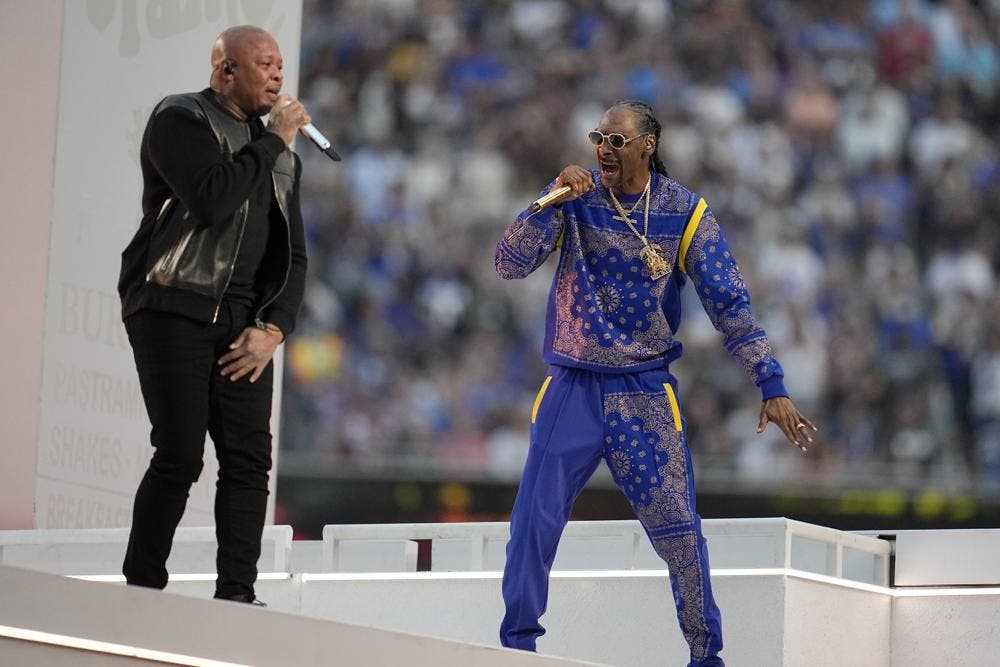 Eminem y Snoop Dogg hacen vibrar el show de medio tiempo del Super Bowl LVI