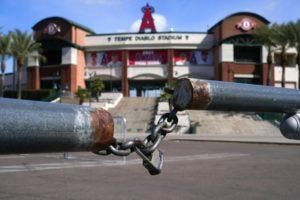 Se va otro día de negociación para salvar campaña de MLB