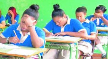 Falta de textos preocupa a directivos de  escuelas