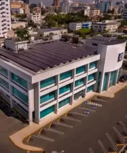 Popular con 10 años usando paneles solares  en sus oficinas