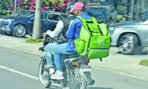 Deliverys arropan calles con infracciones, robos  y estafas