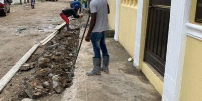 Residentes en Palacio de Engombe esperanzados en que Alcaldía SDO continúe trabajos de aceras, contenes y bacheo