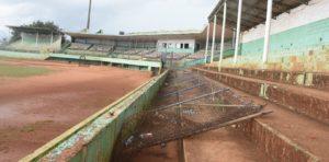 El estadio La Normal se sigue cayendo a pedazos