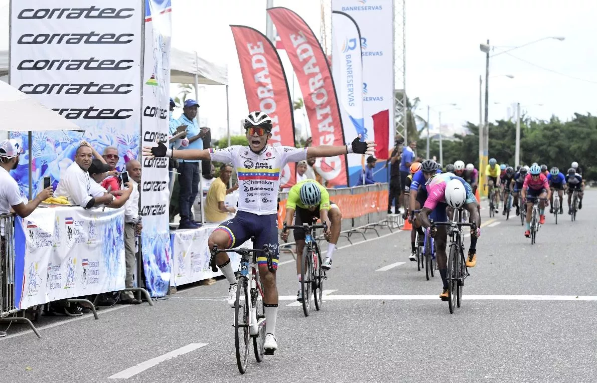 Luis Gómez gana esprint de la vuelta ciclista