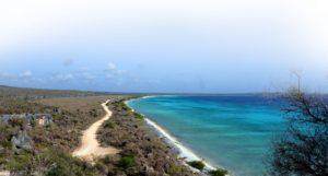 Pedernales debe recibir el turismo con chaqueta corbata y bombín