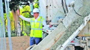 El presidente espera en siete meses recibir verja iniciada en la frontera