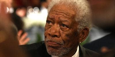 «Elimine sus papilomas cutáneos»: Critican hospital por colocar foto de Morgan Freeman en afiche publicitario