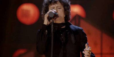 Bunbury anuncia que se retirará de los escenarios por problemas de garganta