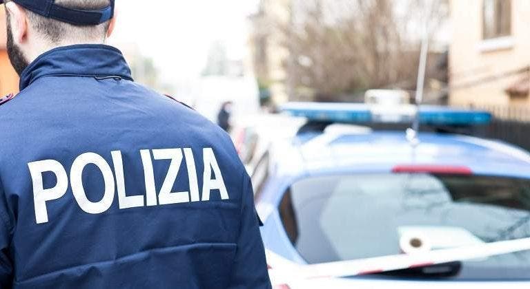 Hombre investigado en Italia por mantener cadáver de su mujer tres meses en el sofá