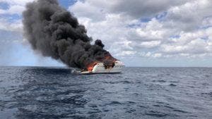 Rescatan a 12 personas tras incendiarse embarcación entre Boca de Chavón y Bayahíbe