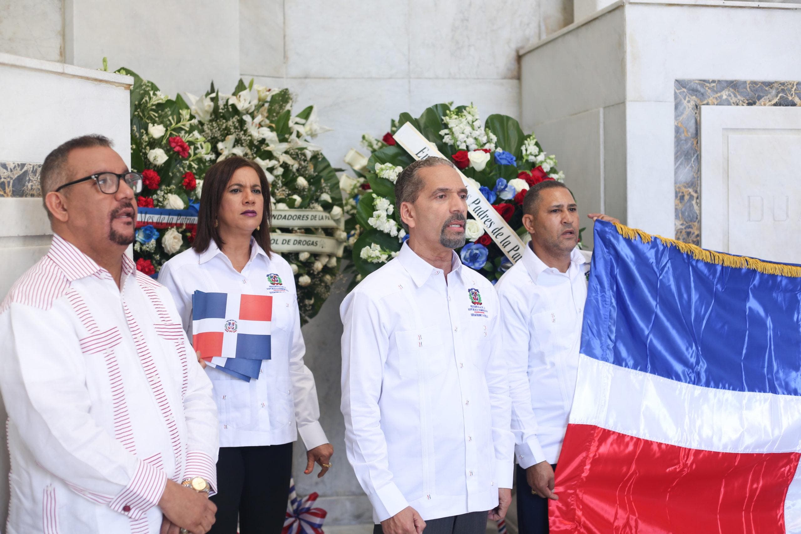 Juan Pablo Uribe encabeza acto en honor al 206 aniversario del natalicio de Matías Ramón Mella