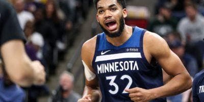 Con 39 puntos de Carl Towns Timberwolves derrotan los Hornets