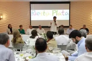 Ministro de Turismo y representantes del sector hotelero de RD se reúnen en Puerto Plata 