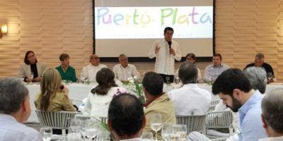 Ministro de Turismo y representantes del sector hotelero de RD se reúnen en Puerto Plata 