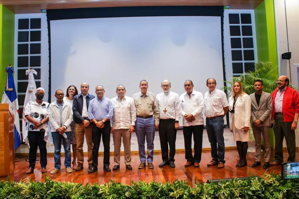 Medio Ambiente plantea soluciones a problemática medioambiental provincia Peravia