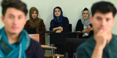 Los talibanes reabren las universidades permitiendo el acceso a las mujeres