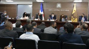 JCE presenta a organizaciones políticas propuesta de reestructuración del área de Informática 