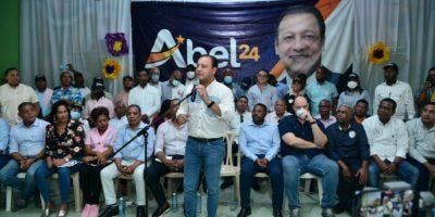 Abel Martínez realiza amplio recorrido con dirigencia del PLD en región Enriquillo