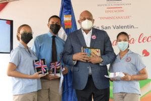 Ministro de Educación encabeza jornada de lectura en el Día del Amor