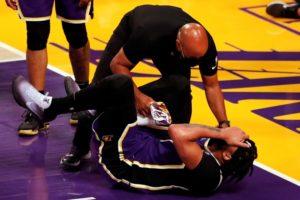 Anthony Davis se tuerce el tobillo y hace temblar a los Lakers