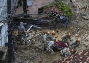 Brasil: deslaves causan 94 muertos y docenas de desaparecidos